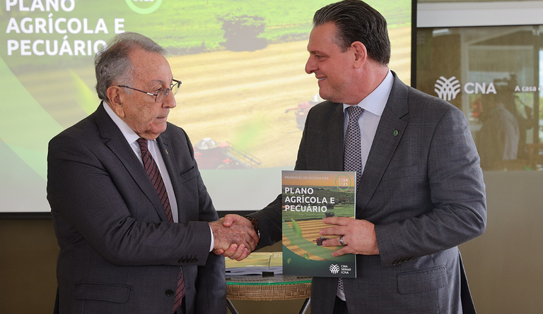CNA apresenta propostas para o Plano Safra 2024/2025 ao ministro Fávaro