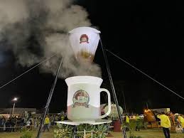 Maior café do mundo usa 300 kg de pó e água de caminhão pipa; é brasileiro