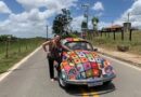 Artesã brasileira compra fusca, faz peças de crochê para o carro e supera depressão