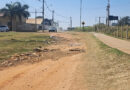 Jardim Cavallari: rua de terra cercada por asfalto espera por pavimentação desde 1993