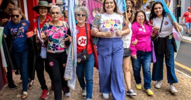 Nayara Mazini escuta os trabalhadores de Marília