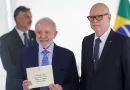 Lula recebe credenciais de oito novos embaixadores