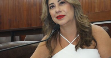 Vereadora Professora Daniela oficializa na presidência da Câmara criação da Bancada Feminina do Poder Legislativo de Marília