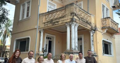 Vereador Dr. Elio Ajeka, presidente da Comissão de Registros Históricos, prestigia o evento da Casa Assobradada e a apresentação do projeto de restauro