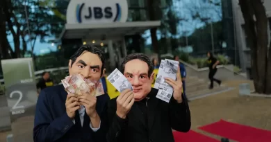 Ativistas do Greenpeace são detidos em sede da JBS em SP