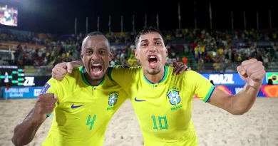 Brasil goleia Espanha e vai enfrentar Portugal na semifinal do Mundial de Beach Soccer