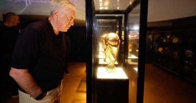 Carlo Ancelotti visita Museu da Seleção e tem primeiro dia de trabalho na CBF