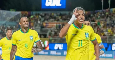 De forma dramática, Brasil vence Itália no Mundial de futebol de praia