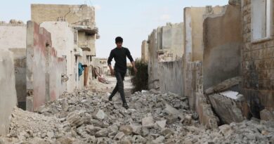 Caminhões de ajuda aguardam novas autorizações de distribuição em Gaza