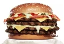 BK lança sanduíche volumoso, com 4 hambúrgueres e meio quilo de peso