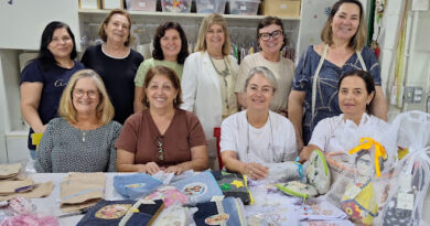 Centenas de peças esperam pelos consumidores no Bazar da Arte do Bem