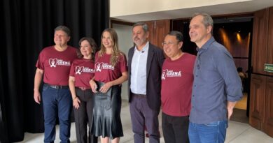 Abril Grená lota Teatro Municipal e faz homenagens a cirurgiões-dentistas