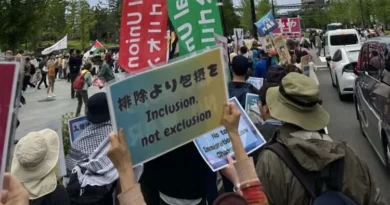 “Xenofobia, não”: protesto em Osaka reúne centenas contra políticas mais duras a estrangeiros