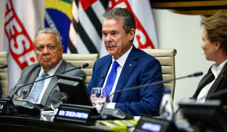 Em São Paulo, ministro André de Paula ouve demandas do agro sobre crédito rural