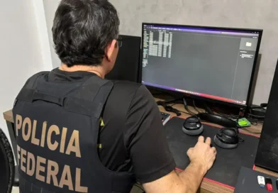 PF faz operação na Paraíba para investigar canal suspeito de divulgar conteúdo racista