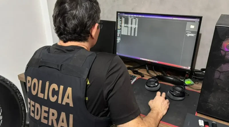 PF faz operação na Paraíba para investigar canal suspeito de divulgar conteúdo racista