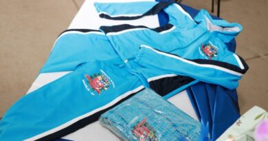 Prefeitura inicia a entrega dos uniformes de inverno aos alunos da Rede Municipal