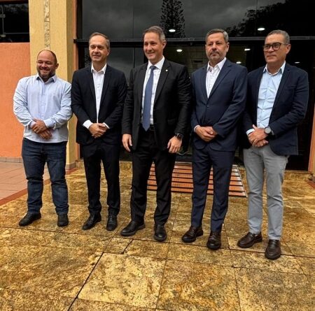 Marília recebe Deputado Federal Guilherme Derrite durante a XXXIII Semana Jurídica da Unimar