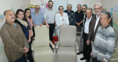 Rotary Club Marília de Dirceu doa 3 poltronas para a Pediatria da Santa Casa de Marília