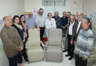 Rotary Club Marília de Dirceu doa 3 poltronas para a Pediatria da Santa Casa de Marília