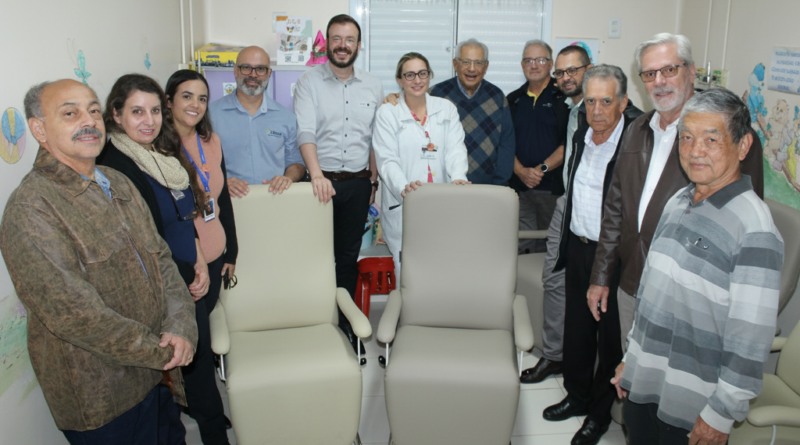 Rotary Club Marília de Dirceu doa 3 poltronas para a Pediatria da Santa Casa de Marília