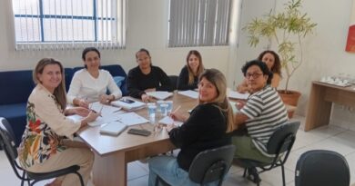 Representantes do GT Educação Integral em Tempo Integral e do Conselho Municipal da Educação participam de reunião