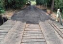 Prefeitura realiza manutenção preventiva em ponte de acesso ao Distrito de Dirceu pelo bairro Aeroporto