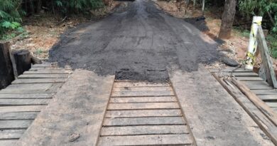 Prefeitura realiza manutenção preventiva em ponte de acesso ao Distrito de Dirceu pelo bairro Aeroporto