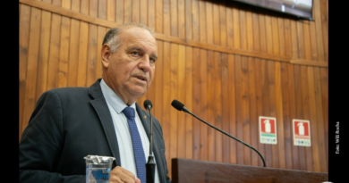 Vereador Delegado Wilson Damasceno quer informações sobre prazos para reparos em escolas