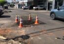 Prefeitura executa obra para recuperação de erosão na Rua Álvares Cabral