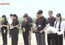 Estudantes japoneses visitam a ilha de Ioto para rezar pelos mortos na guerra