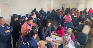 PARAGUAÇU PTA : Secretaria de Saúde realiza ação com servidoras responsáveis pela alimentação escolar na Secretaria de Educação