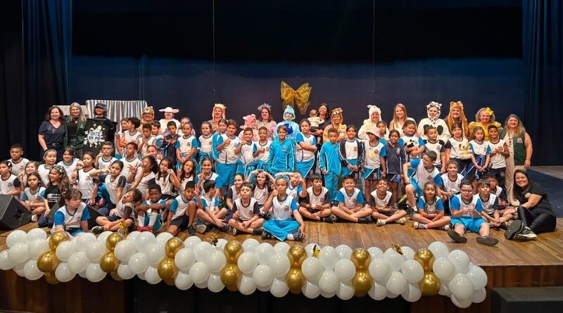 “Reino do Leite Dourado” lota o Teatro com apresentações de incentivo à amamentação