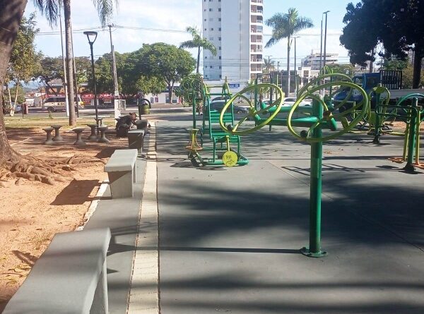Prefeitura revitaliza praças da Emdurb, do Jardim Nacional e da Emei Chapeuzinho Vermelho