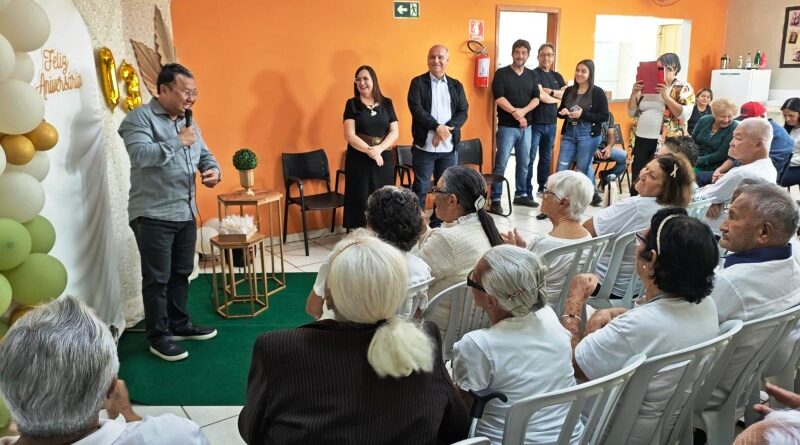 Centro Dia do Idoso Anadir Hila comemora 13 anos com homenagens e muita emoção