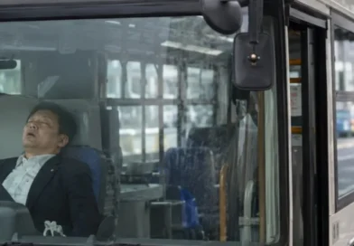 Motorista dorme e deixa passageiros esperando por quase 50 minutos em Nagoia