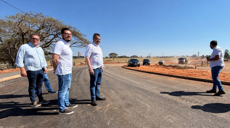 Rogerinho transforma antiga reivindicação em realidade e garante acesso asfaltado às chácaras da Avenida Luiz Toffoli