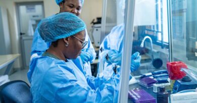 Ebola bundibugyo avança na RDC e cruza fronteiras, alerta OMS