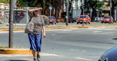 Argentina reduz inflação de 200% para 30% e registra excedente fiscal inédito em 15 anos