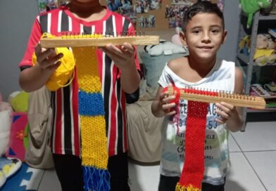 Projeto “Mãos em Ação” transforma lã em afeto e fortalece vínculos entre crianças e adolescentes em Marília