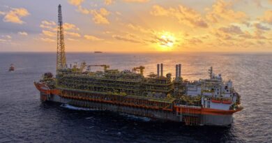 Subvenção de R$ 1 por litro compensa reajuste e mantém preço do diesel, anuncia Petrobras