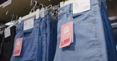 Aeon lança jeans por ¥1.000 e amplia disputa por roupas de baixo preço no Japão