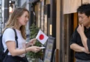 Bandeira do Japão por ¥500: abordagem semelhante aparece em diferentes cidades