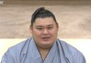 Yokozuna Onosato comemora primeiro torneio conquistado após um ano