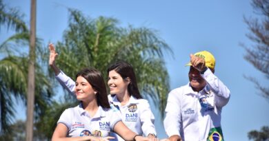 Dani Alonso e Capitão Augusto reúnem apoiadores em carreata na zona Norte de Marília