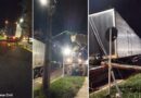 Caminhão bitrem atinge rede de telefonia, derruba postes e interdita via de acesso em Bastos