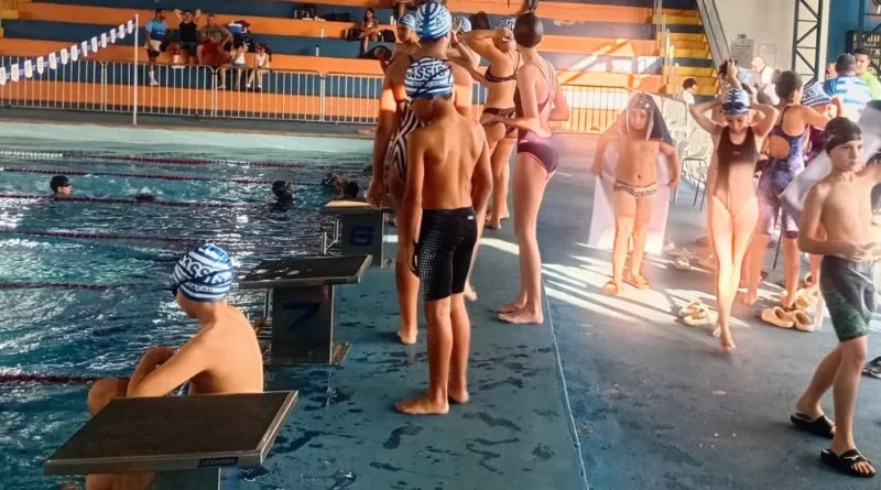 Natação de Paraguaçu Paulista conquista 17 medalhas no Pró-Natação Regional de Marília