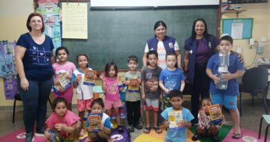 Agentes fazem atividade educativa com alunos da Emei Copo de Leite no distrito de Avencas