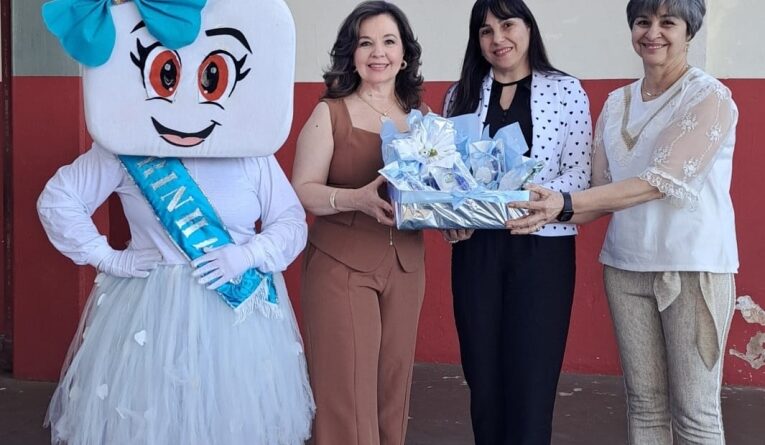 Prefeitura realiza entrega simbólica de kits bucais na escola estadual Carlota