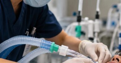 Jovem fica inconsciente após tubo de respirador ser inserido no esôfago em hospital no Japão